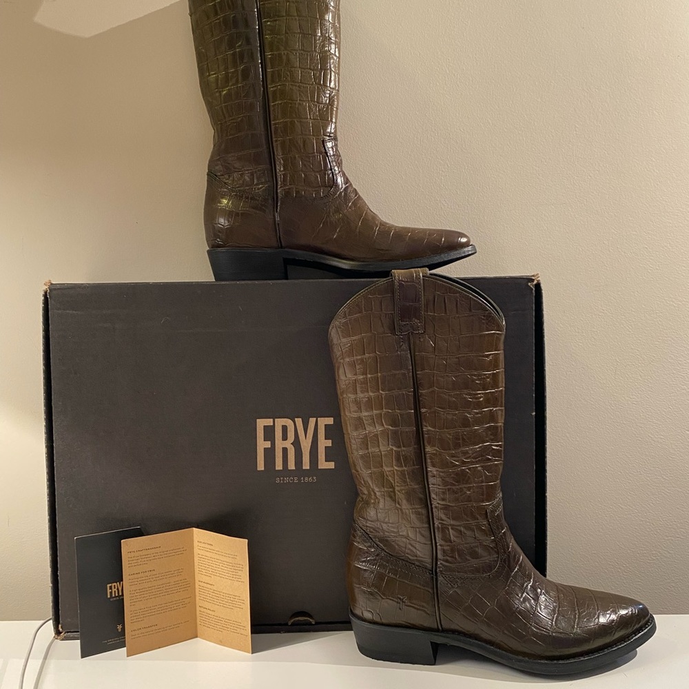 NWT FRYE BILLY PULL ON ROSEMARY sz 9 real leather boots.
